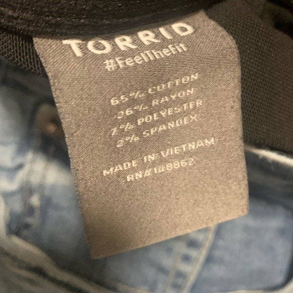 Torrid Bombshell Flare Jeans 22R Medium Wash Premium Stretch Sz 22 - Picture 5 of 5